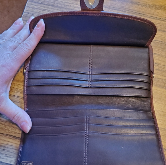 Vintage retired Coach large hand bag and matching wallet. - Picture 8 of 8